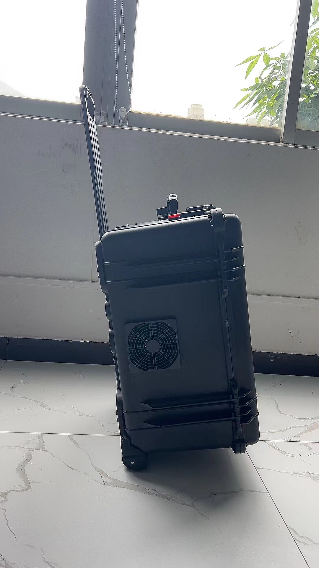 手拉箱型移动通信干扰器